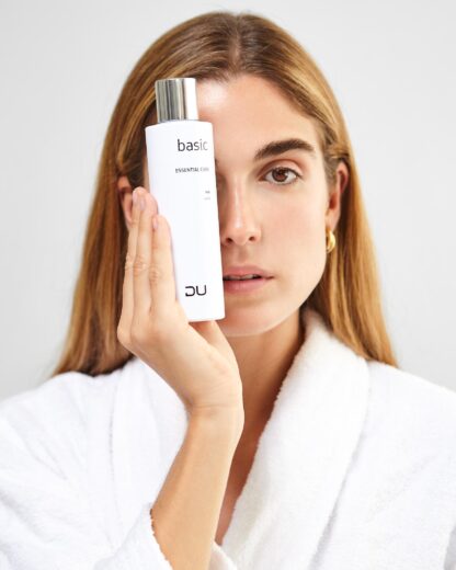 Leche Limpiadora DU Cosmetics en envase blanco de 200 ml, para todo tipo de pieles.