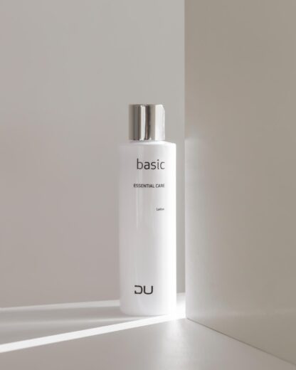 Loción DU Cosmetics sin alcohol en envase blanco de 200 ml, hidratante facial para todo tipo de pieles.