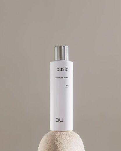 Leche Limpiadora DU Cosmetics en envase blanco de 200 ml, para todo tipo de pieles.