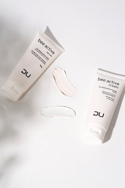 Crema y sérum Bee Active de DU Cosmetics, línea facial antiedad con apitoxina y jalea real.