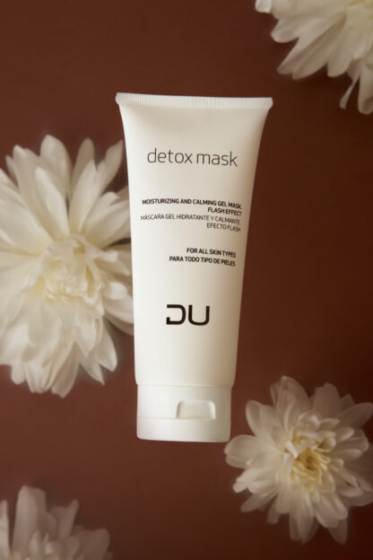 Detox Mask DU Cosmetics en tubo de 200 ml, mascarilla gel hidratante y calmante con efecto flash.