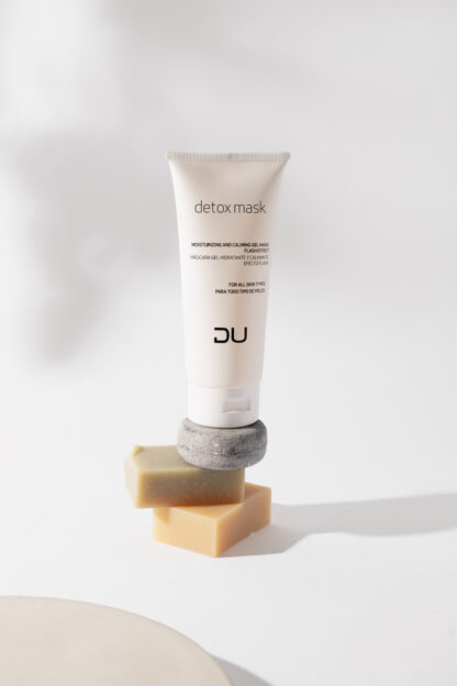 Detox Mask DU Cosmetics en tubo de 200 ml, mascarilla gel hidratante y calmante con efecto flash.