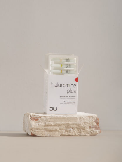 Hialuromine Plus DU Cosmetics en caja con 24 ampollas, tratamiento hidratante intensivo para piel seca o sensible.