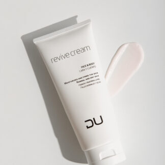Revive Cream DU Cosmetics en tubo de 200 ml, crema multiactiva reafirmante y regeneradora para rostro y cuerpo.