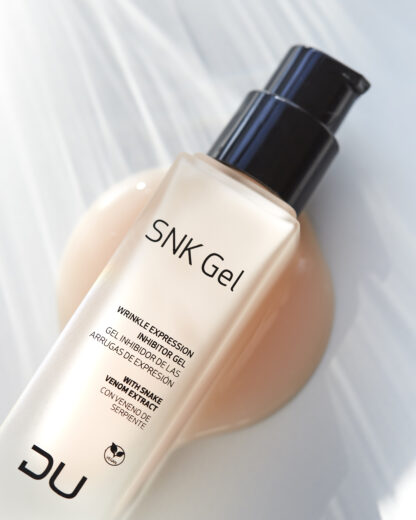 SNK Gel DU Cosmetics en envase airless de 30 ml, gel antiarrugas con veneno de serpiente para arrugas de expresión.