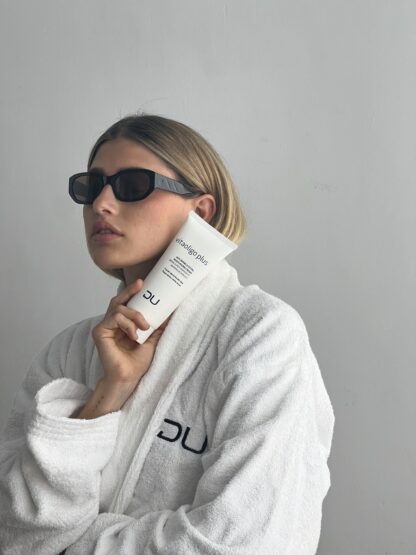 Vitaoligo Plus DU Cosmetics en tubo de 200 ml, crema nutritiva con flavonoides de uva y vitamina E para piel seca.