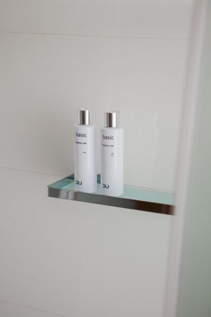 Leche Limpiadora y Loción DU Cosmetics de la línea Basic, envases blancos de 200 ml.