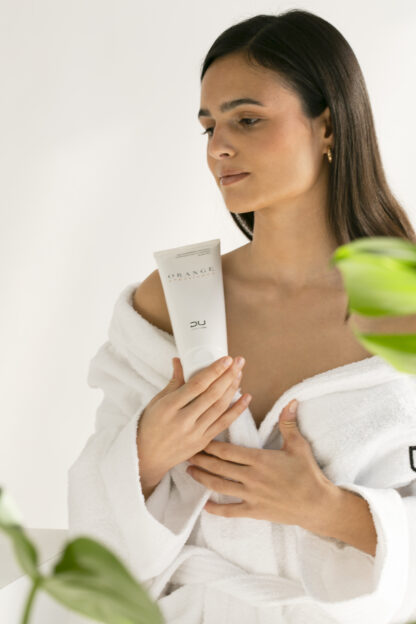 Sauna Peel DU Cosmetics, exfoliante térmico facial con zeolita y aceites esenciales para limpieza profunda de la piel.