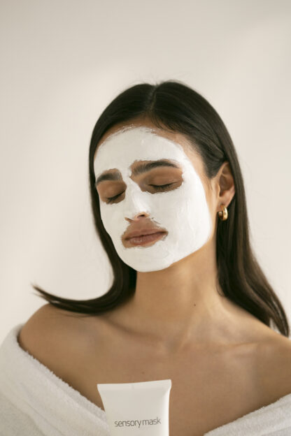 Sensory Mask DU Cosmetics en tubo de 200 ml, mascarilla descongestiva con árbol de té y niacinamida.