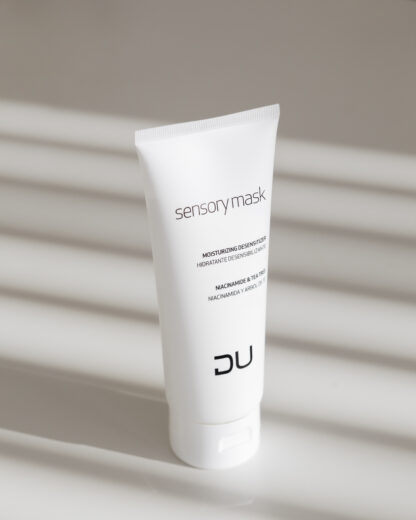 Sensory Mask DU Cosmetics en tubo de 200 ml, mascarilla descongestiva con árbol de té y niacinamida.