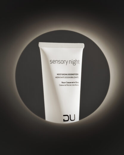 Sensory Night DU Cosmetics en tubo de 100 ml, crema nutritiva nocturna con avena y ceramidas para piel sensible.