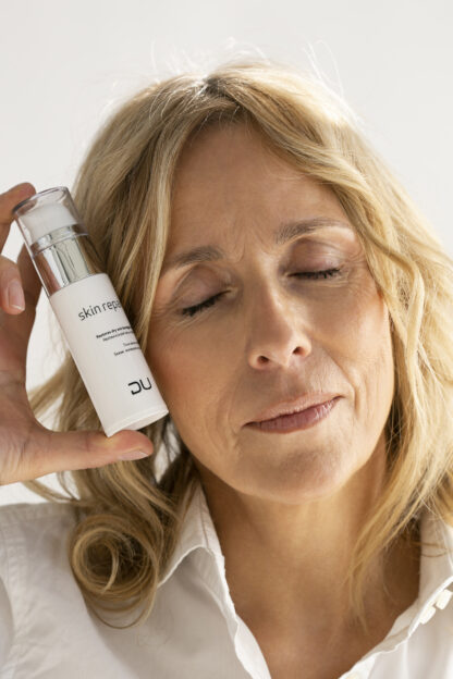 Skin Repair DU Cosmetics en envase airless de 35 ml, sérum reparador con aceite de rosa mosqueta y onagra para piel dañada.
