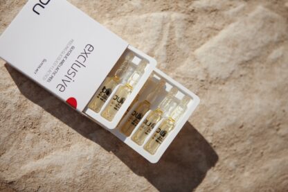 Glicolact DU Cosmetics en caja con 12 ampollas, peeling químico suave con alfa hidroxiácidos para piel sensible.