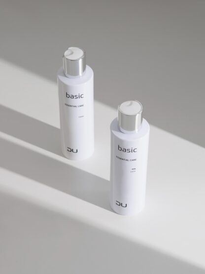 Leche Limpiadora y Loción DU Cosmetics de la línea Basic, envases blancos de 200 ml.