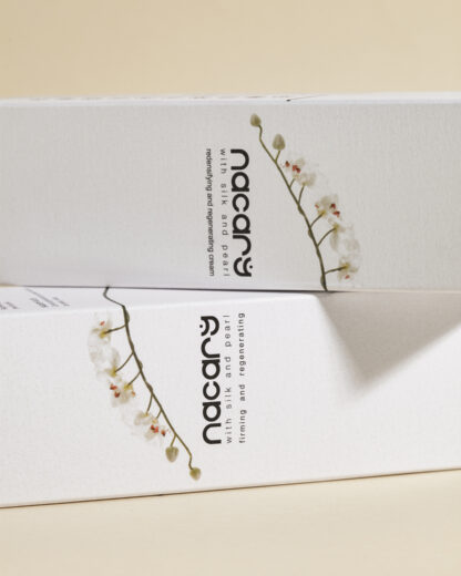 Nacary Cream DU Cosmetics en tubo de 100 ml, crema regenerante con polvo de perla y seda para todo tipo de piel.