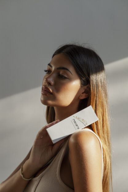 Nacary Cream DU Cosmetics en tubo de 100 ml, crema regenerante con polvo de perla y seda para todo tipo de piel.