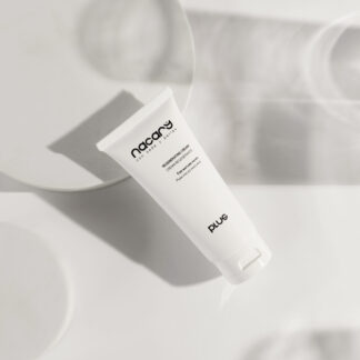 Nacary Plus DU Cosmetics en tubo de 100 ml, crema regenerante antiedad con polvo de perla y seda para pieles maduras.