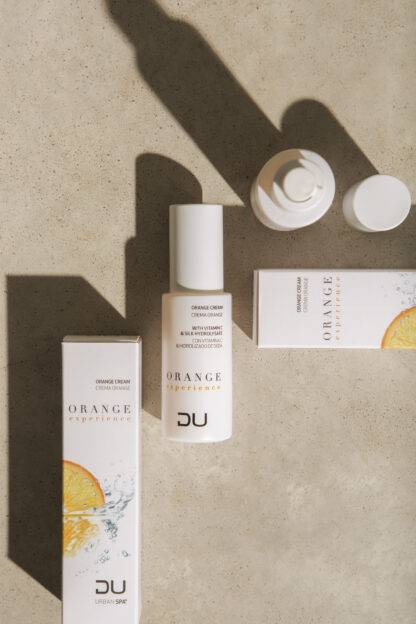 Orange Cream DU Cosmetics en envase de 50 ml, crema hidratante multivitamínica con extracto de naranja y seda.