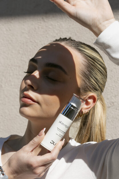Skin Repair DU Cosmetics en envase airless de 35 ml, sérum reparador con aceite de rosa mosqueta y onagra para piel dañada.