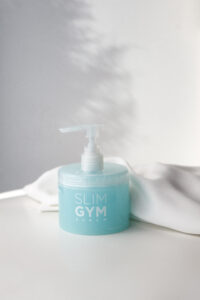 Slim Gym DU Cosmetics en tarro de 500 ml, gel corporal remodelador con efecto aeróbico y activos reductores.